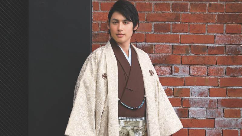 結婚式に着る男性の紋付き袴を選ぶ